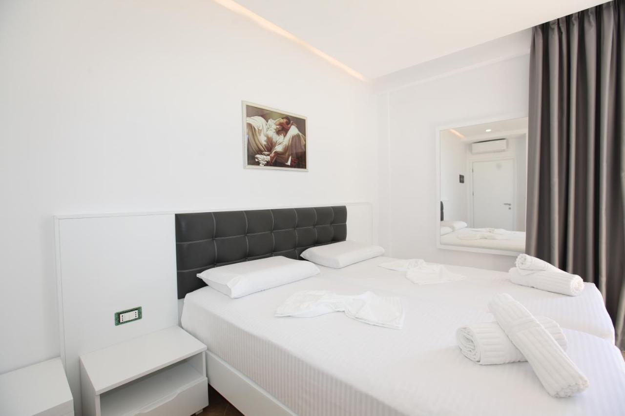 Nika Hotel Sarandë Exterior foto